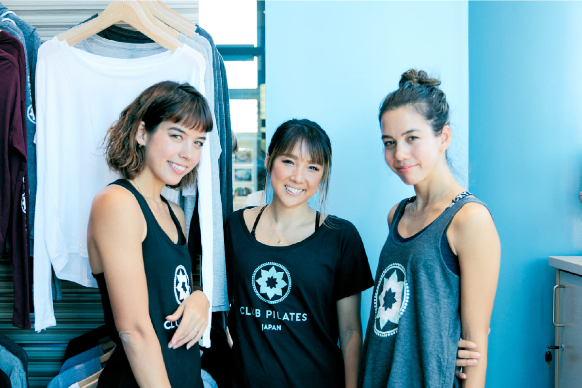 笑顔のスタッフ集合写真